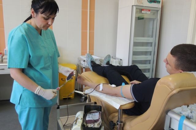 Вся донорская кровь проверяется и обрабатывается. Случаев переливания инфицированной крове в регионе не отмечено. 