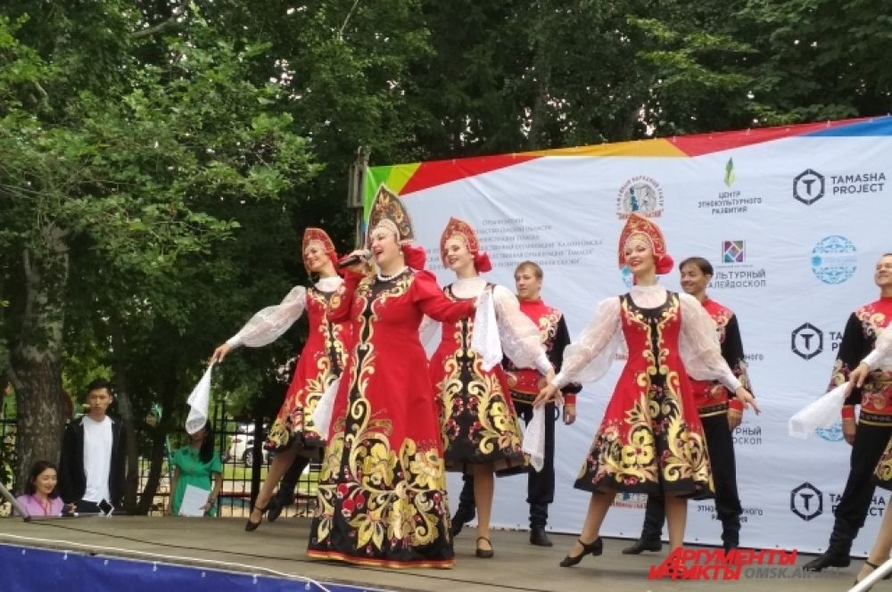 Русская плясовая на сцене "Культурного калейдоскопа".