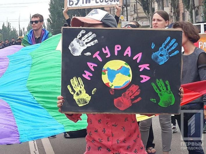 Место проведения марша держалось в секрете. В итоге парад прошёл по проезжей части возле остановки 9-я горбольница.