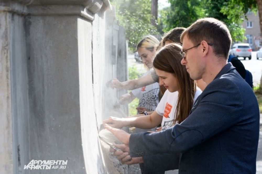 Основные работы начнутся, когда волонтеры установят леса.