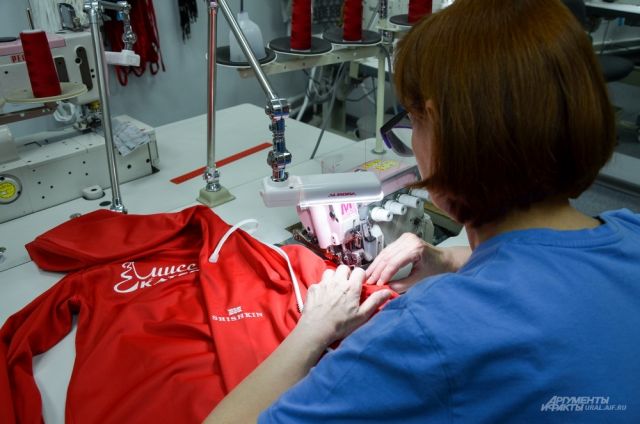 пошив театральных костюмов. пошив костюма. где шьют костюмы. дизайнерская мастерская одежды. художник костюмер в театре.