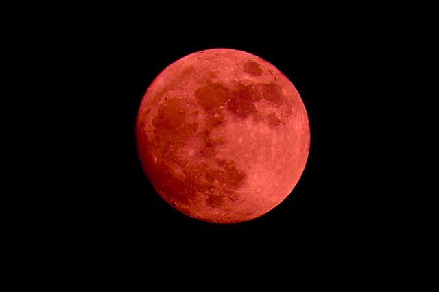 Луна окрасится в красный цвет.