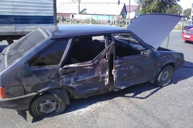 В Орске в ДТП с двумя «ВАЗами» пострадала женщина.