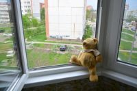В Оренбурге 7-летний ребенок выпал из окна.