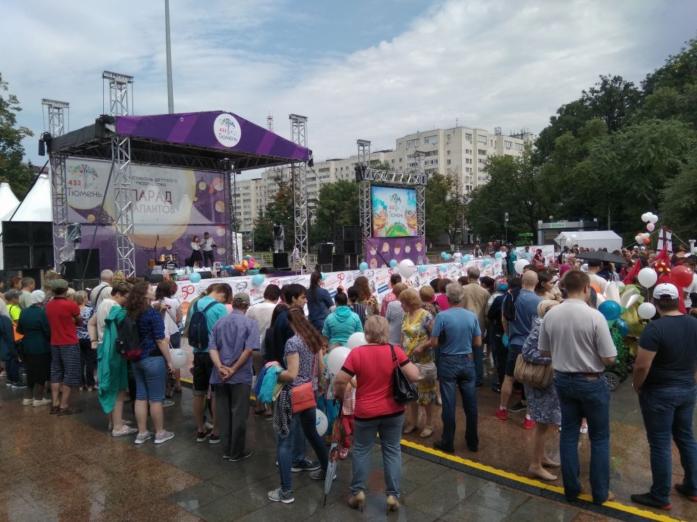 Парад колясок на Цветном бульваре.