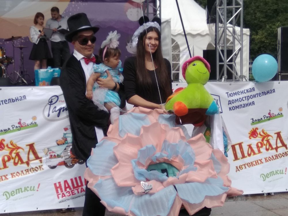 Парад колясок на Цветном бульваре.
