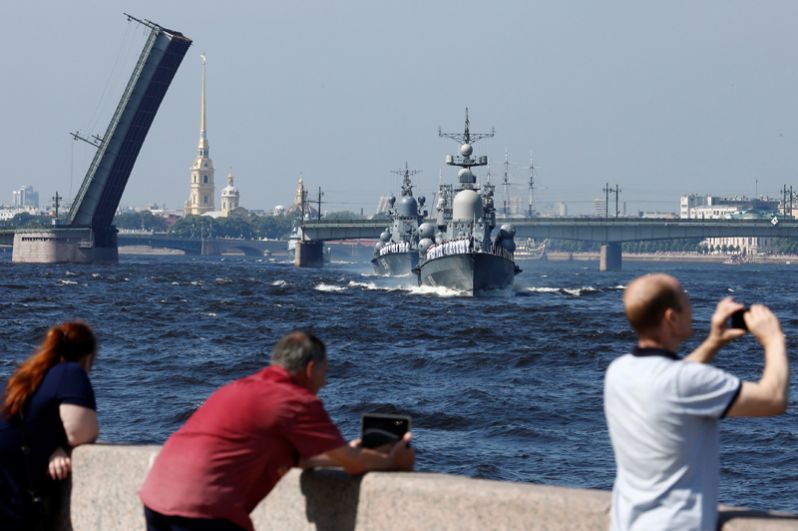 Корабли ВМФ России на главном военно-морском параде в Санкт-Петербурге.