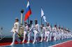 Моряки на военно-морском параде в Севастополе.