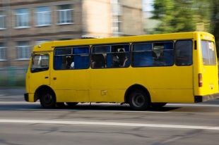 Омелян объявил «войну» старым маршруткам и нечестным перевозчикам