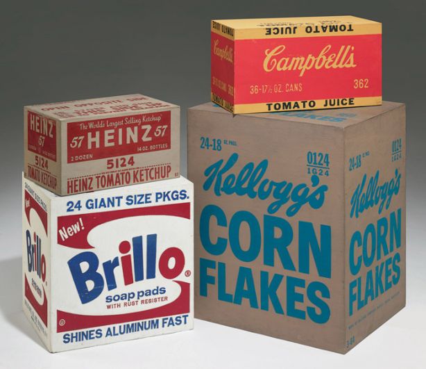 В 1964 году состоялась первая выставка арт-объектов Уорхола, не вписывающихся в рамки понятия живописи. На экспозиции были представлены сотни копий упаковочной картонной тары, коробок из-под кетчупа «Хайнц» и стирального порошка «Брилло». 