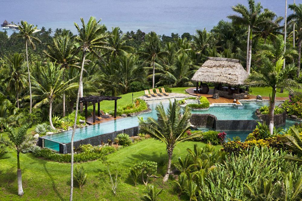 Hilltop Villa, Laucala Island, Фиджи — 45 000 долларов за ночь. Вилла расположена на одной из самых высоких точек частного острова Лаукала, отсюда можно увидеть архипелаг во всей красе. Помимо главной резиденции есть две гостевые, к которым прилагается частный повар, шофер и няня.