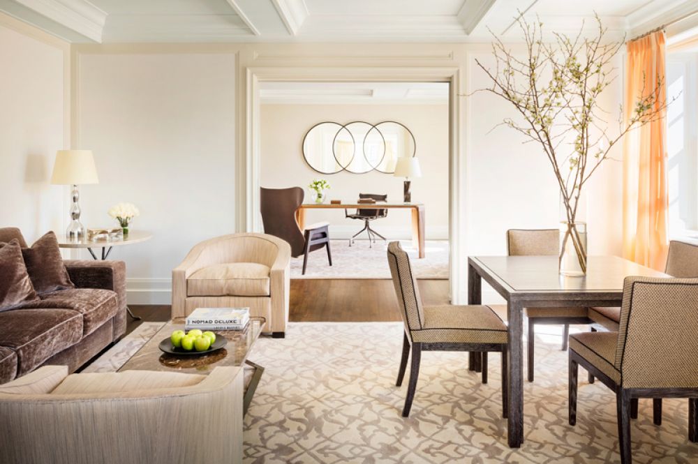 Five-Bedroom Terrace Suite, The Mark, Нью-Йорк — 75 000 долларов за ночь. Номер с пятью спальнями в отеле The Mark расположен на двух этажах и имеет собственную террасу. Почувствовать себя «в шикарном оазисе в самом элегантном районе Нью-Йорка» поможет мебель из драгоценных пород дерева и итальянское постельное белье. В числе дополнительных удобств — частный бар, ежедневная чистка обуви и утренняя доставка New York Times или Wall Street Journal.