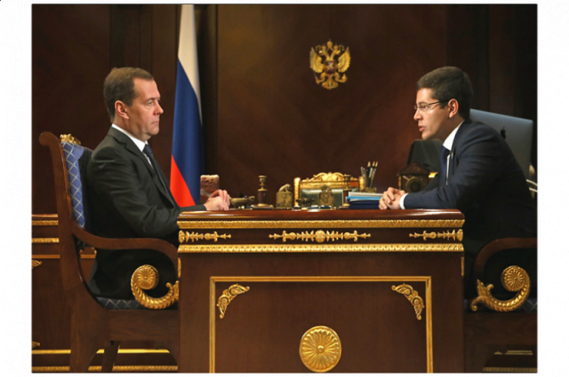 Дмитрий Медведев и Дмитрий Артюхов обсудили развитие Ямала