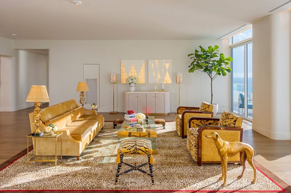 Penthouse, Faena Hotel, Майами — 50 000 долларов за ночь. Мебель для этого номера в стиле ар-деко создавал дизайнер Фрэнк Полларо, вдохновившийся работами режиссера База Лурмана и его жены Кэтрин Мартин для фильма «Великий Гэтсби». В каждой из пяти спален есть собственный балкон, откуда можно полюбоваться закатом.