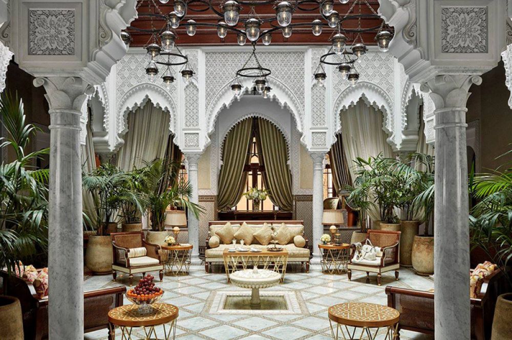 Grand Riad, Hotel Mansour, Марракеш — 43 480 долларов за ночь. Интерьеры отеля, построенного по заказу короля Мухаммеда VI, по-настоящему роскошны: позолоченные стены, полы из оникса и мраморная плитка с замысловатыми мавританскими узорами. Номер состоит из гостиной, столовой и трех спален. Крытый двор украшают цветы и фонтаны, в саду есть бассейн.