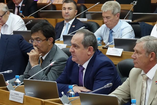 Приморские парламентарии решили вопрос о помощи пострадавшим от стихии и о бесхозной земле.