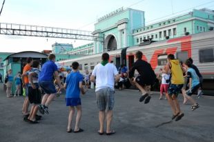 Проводники говорят, что в рейсе тяжелее всего с детьми и дембелями.