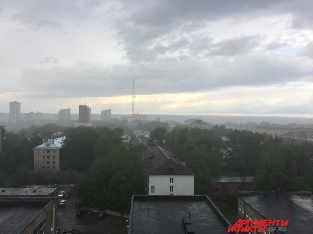 Вскоре на город обрушился ливень.