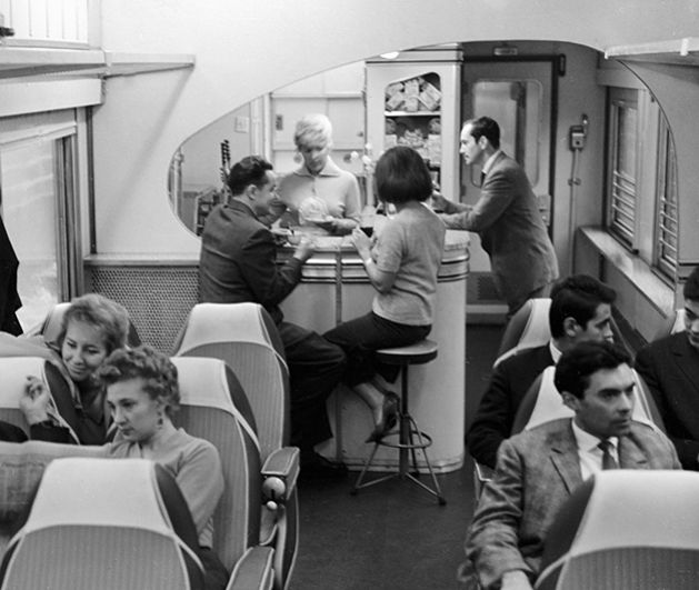 Буфет в сидячем вагоне. 1964 год.