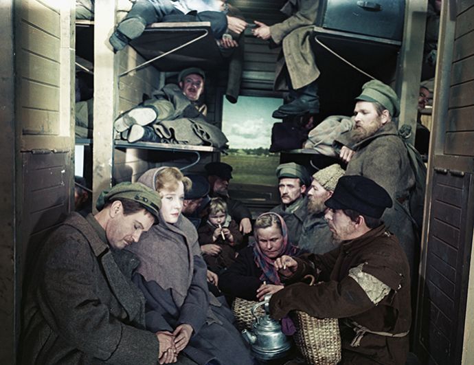 Кадр из художественного фильма «Восемнадцатый год». Пассажиры в поезде.