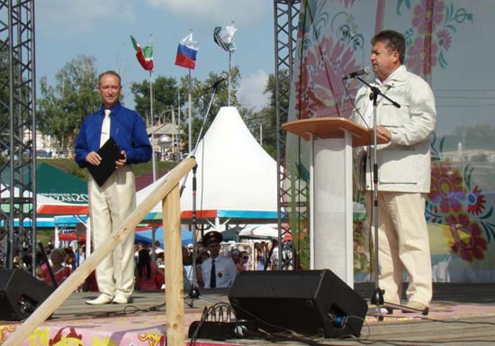 Мэр Елабуги Геннадий Емельянов пообещал, что Спасская ярмарка и впредь будет проводиться в Елабуге.