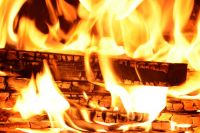 В Тобольске сгорела квартира: соседи сверху поливали огонь ведрами из окон
