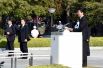 Перед минутой молчания премьер-министр Японии Синдзо Абэ выступил с речью. 