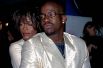 В 1989 году Хьюстон познакомилась с певцом из R&B-группы New Edition Бобби Брауном. Через три года они поженилась. У Брауна к тому времени уже были проблемы с законом и трое детей от разных женщин. На фото: пара на показе коллекции Versace, 1998 год.