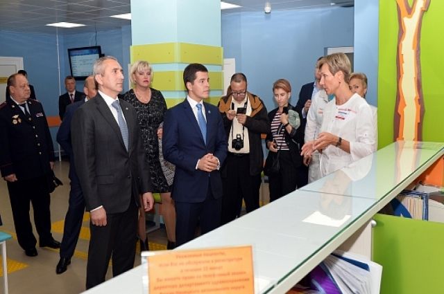 Александр Моор посетил обновленную центральную районную больницу в Надыме