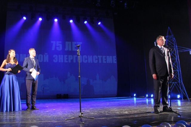 Омских энергетиков поздравил с юбилеем врио губернатора Омской области Александр Бурков.