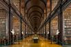 Библиотека Тринити-колледжа в Дублине — самая большая в Ирландии. Здесь хранится огромное количество книг, поскольку библиотека имеет право на получение экземпляра каждой книги, напечатанной в Ирландии или Великобритании. Именно здесь хранится знаменитая Келлская книга — четыре Евангелия, созданные кельтскими монахами примерно в 800 году.
