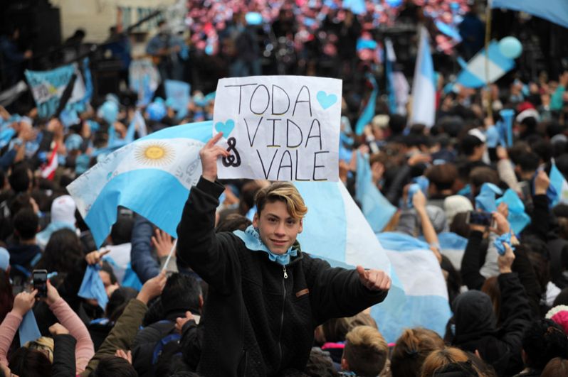 Акция противников законопроекта, легализующего аборты, в Буэнос-Айресе.