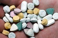 В посылке находились 50 таблеток, содержащих  метилендиоксиметамфетамин (MDMA) и его производные.