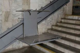 В Киеве не работают подъемники для людей с инвалидностью за 10,4 млн гриве