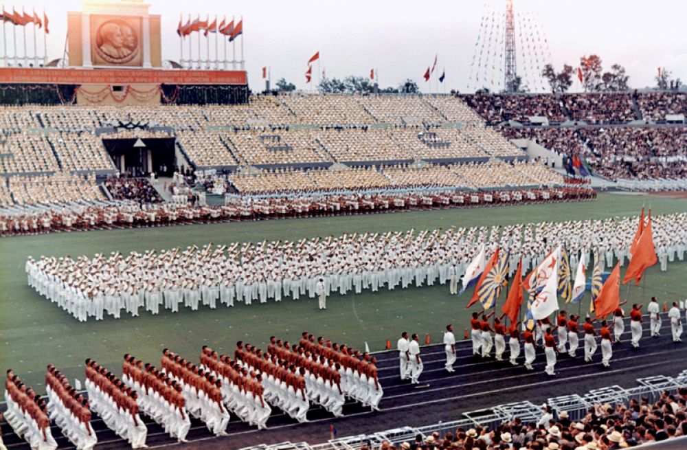 Парад физкультурников на московском стадионе «Динамо». 1954 год.