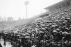 На трибунах стадиона «Динамо» во время футбольного матча. 1937 год.