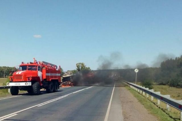 Видео: пожарные потушили загоревшуюся «ГАЗель» на трассе Уфа-Оренбург.