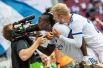 Футбол, Лига Европы, «Копенгаген» против «ЦСКА София». Нападающий клуба «Копенгаген» Даме Ндойе посылает поцелуй в телекамеру после забитого гола.