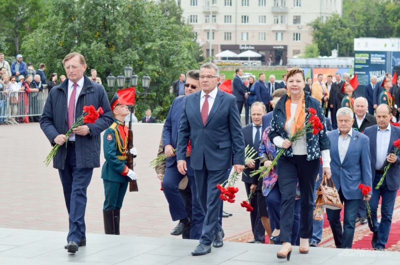 Аппарат правительства и администрации губернатора Свердловской области.