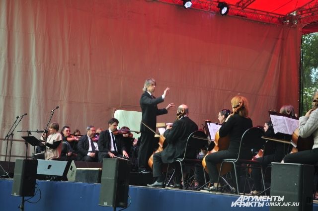 Омский симфонический оркестр сыграл рок.