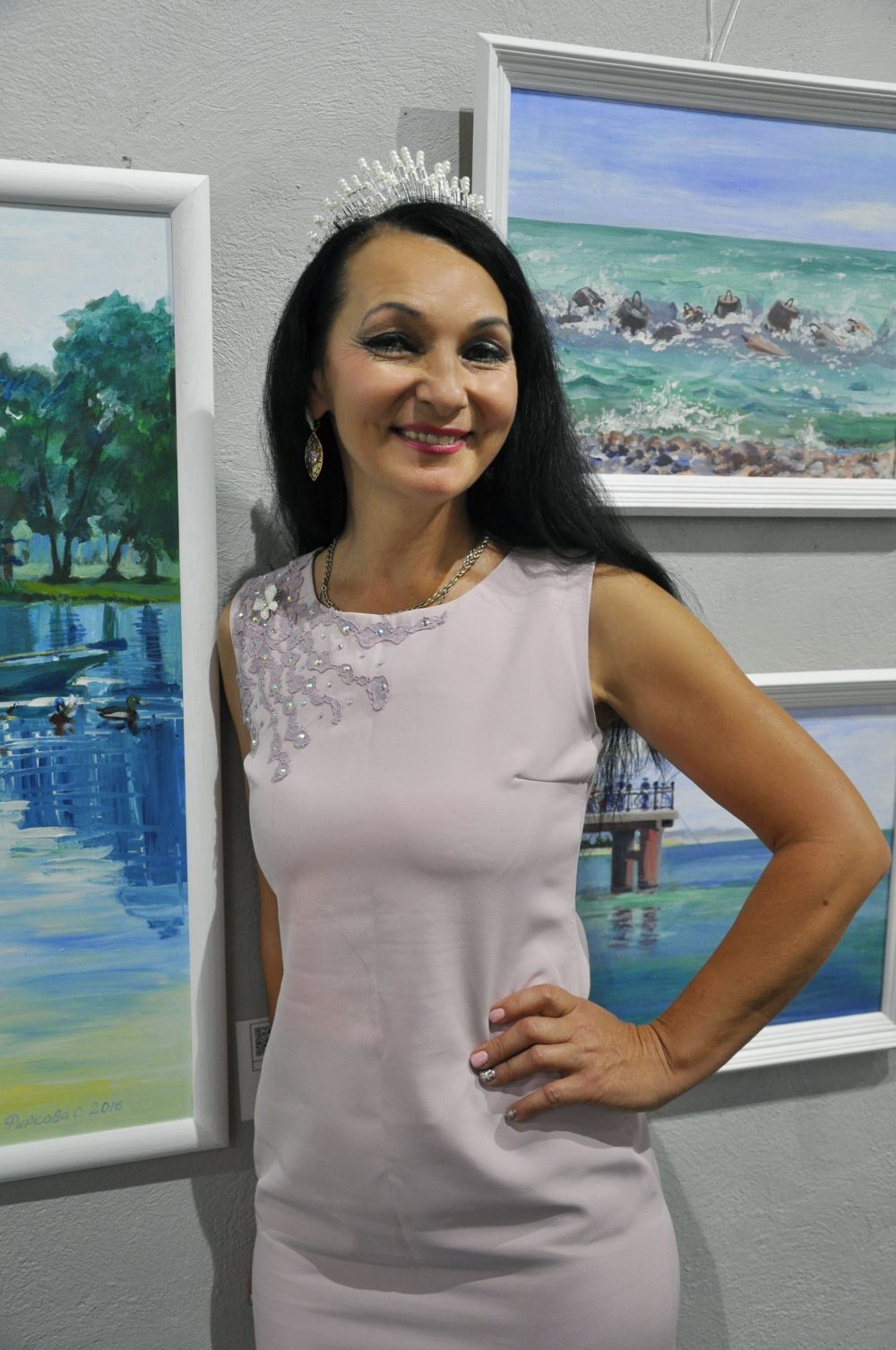 Елена Лазаренко, 52 года, Нижний Новгород. Награда «Мама года» досталась именно этой участнице, так как она воспитывает восьмерых детей. Елена — руководитель цыганского ансамбля и председатель центра цыганской культуры Нижегородской области. На конкурс ее привело желание достойно представить свой народ.