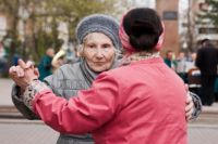 Пенсионеры отдавали половину пенсии за услуги.