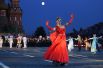 Танцовщица на генеральной репетиции церемонии открытия XI Международного военно-музыкального фестиваля «Спасская башня» на Красной площади в Москве.