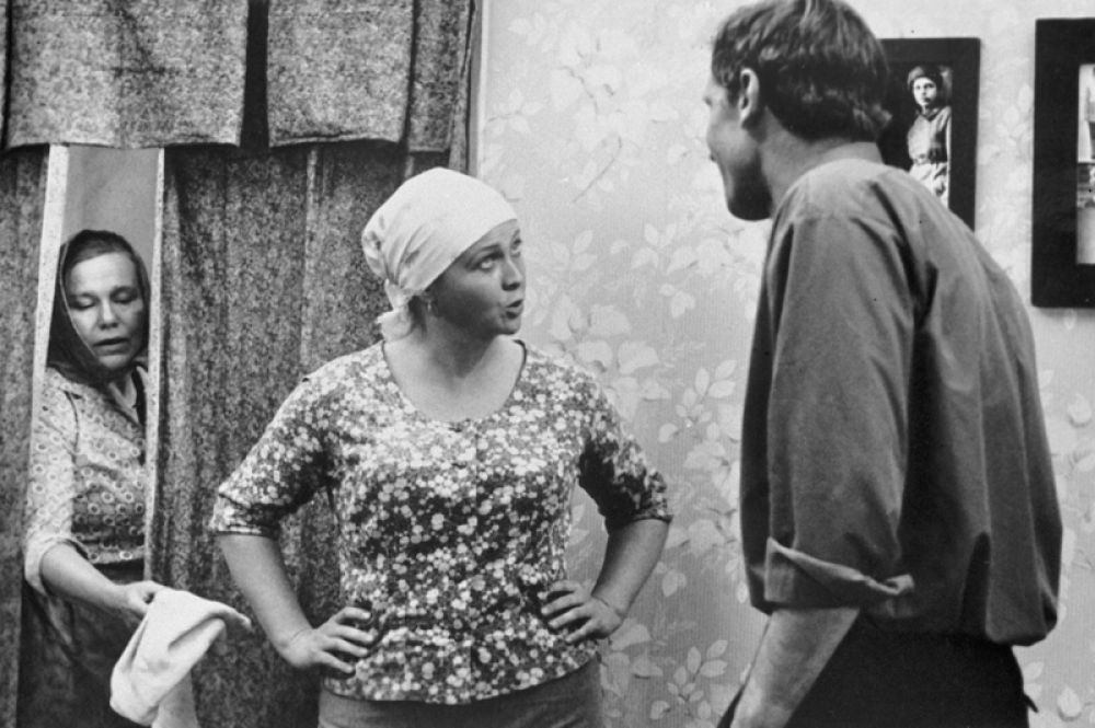 К концу 1970-х годов Гундарева стала одной из ведущих актрис театра Маяковского. «Вас ожидает гражданка Никанорова» (1978).
