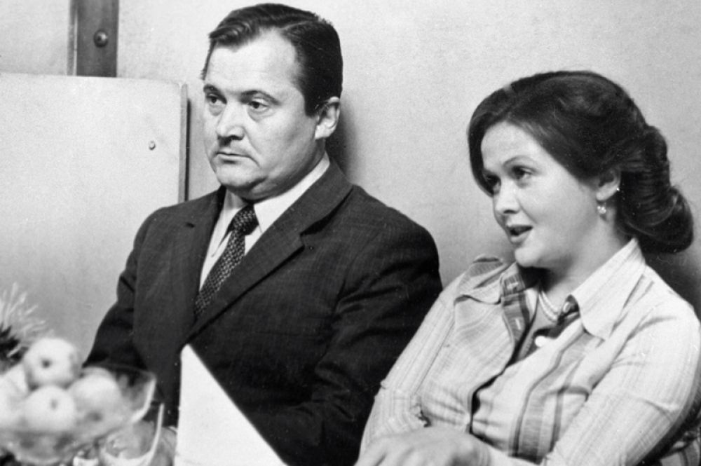 В 1977 году согласно опросу журнала «Советский экран» ее признали лучшей актрисой. «Уходя — уходи» (1978).