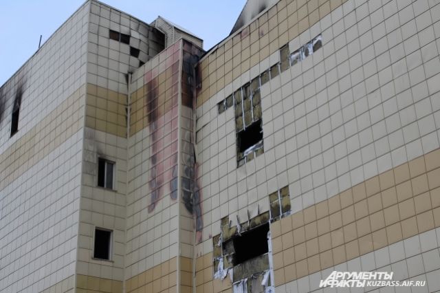 Пожар в торговом центре, произошедший 25 марта, унес жизни 60 человек.