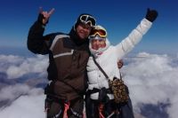 Галина с сыном Александром на вершине самой высокой горы Европы.