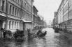 Чаще всего наводнения в Петербурге происходили осенью: с сентября по декабрь. В 1903 году 25 ноября подъем воды составил 258 см над ординатором. Это было 183-е наводнение в истории города. О его последствиях можно судить по множеству открыток, изображавших город во власти стихии. 