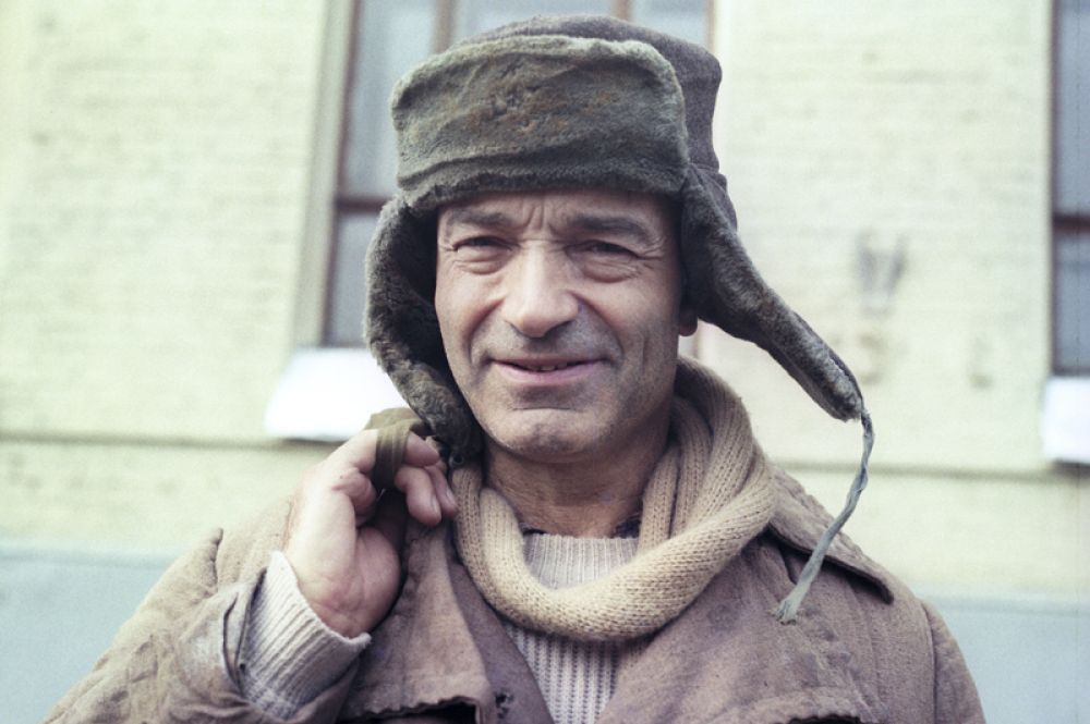 «Аэлита, не приставай к мужчинам» (1988) — Василий Иванович Скамейкин.