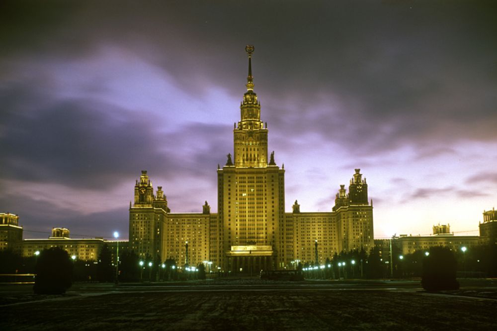 Главное здание МГУ. 1981 год.